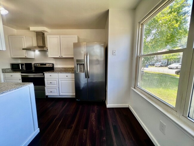 Photo - 3BR Townhome Near Town Center