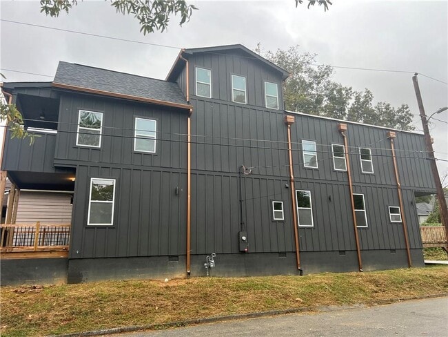 Photo - 443 Mary St SW