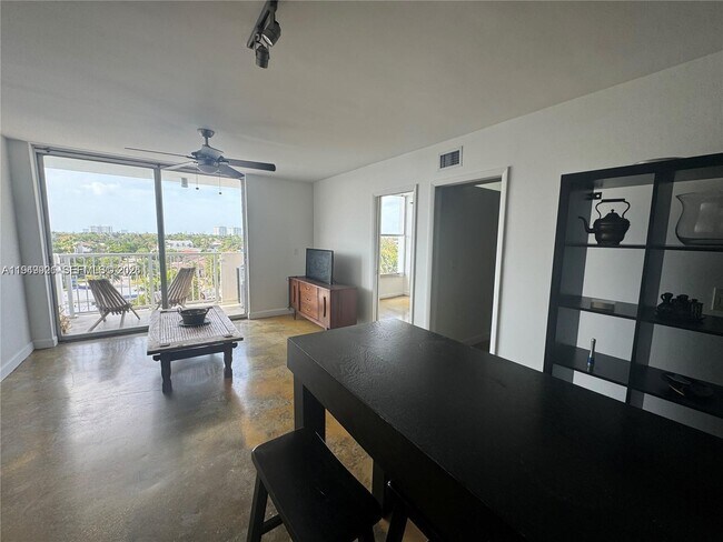 Photo - 2000 NE 135th St Unit 606