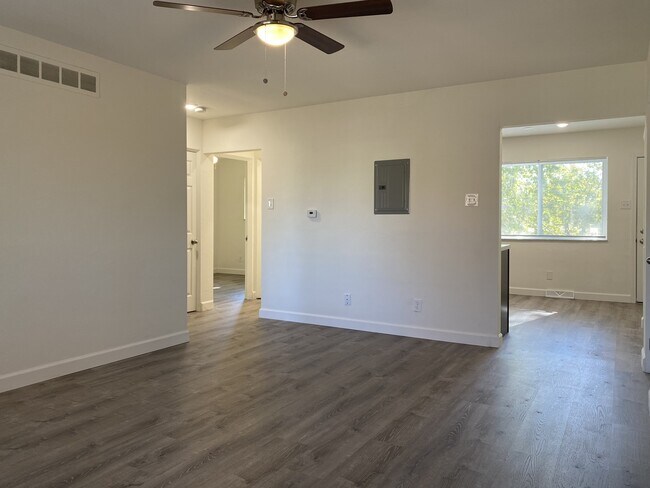 Building Photo - 3984 Brittany Cir Unit D