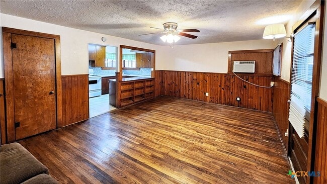 Building Photo - 1432 N Walnut Ave Rental