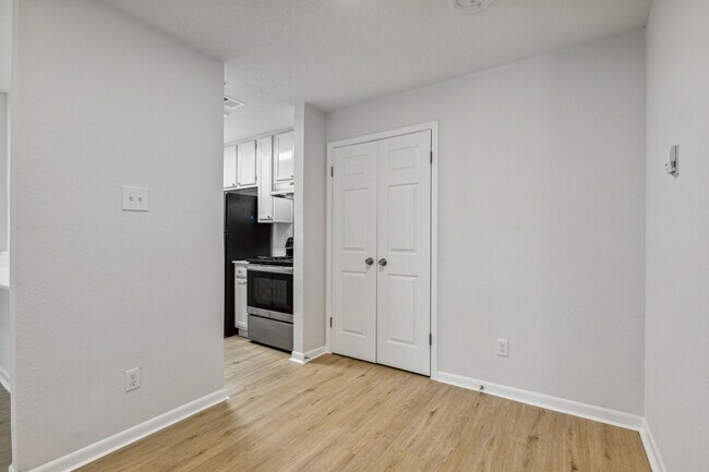 Photo - Garrett Gardens Apartments