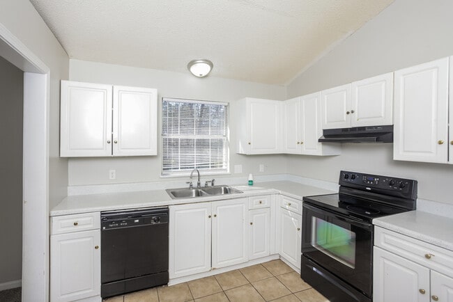 Photo - 206 Valeworth Dr