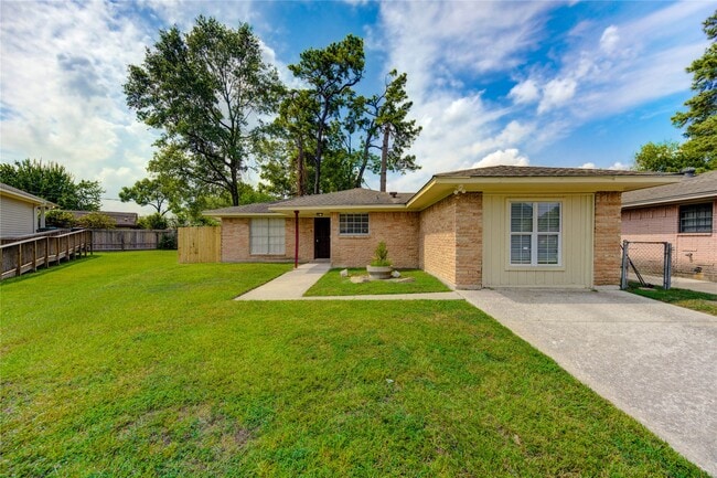 Building Photo - 9811 Shadydale Ln Rental