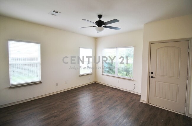 Photo - Well Maintained 2/2/1 Duplex For Rent!