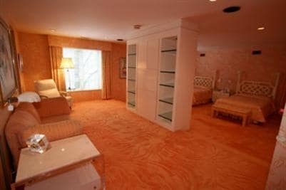 otro - Three Village Condos