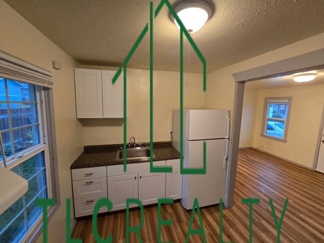 Building Photo - 1001-1021 Chicago Street SE Unit Chicago Street SE - 1001