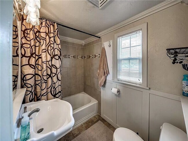 Photo - 2808 NW 24th St Duplex Unit A