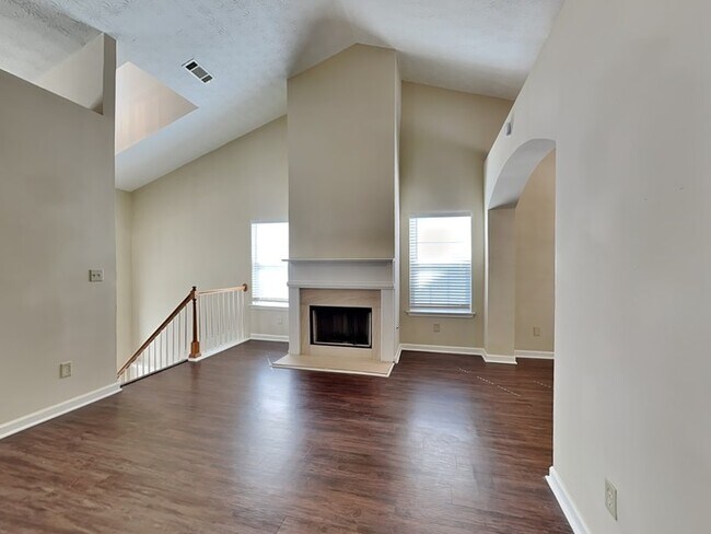 Photo - 320 Lake Royale Pl