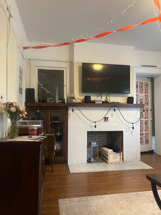 Photo - 829 Simpson St Unit 1