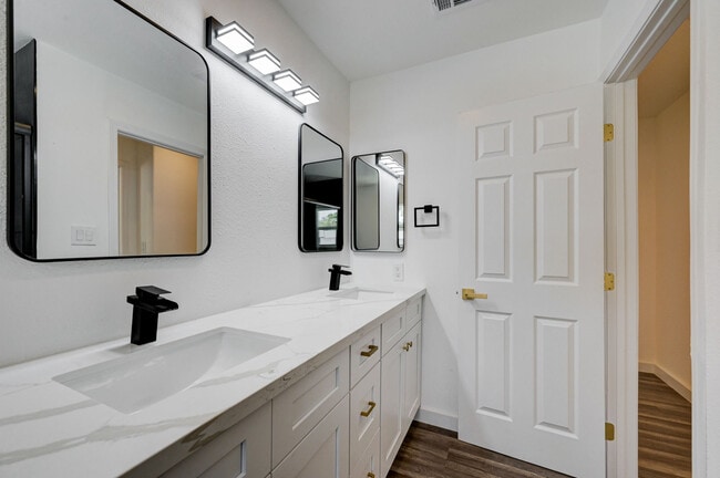 Photo - 571 Greenbriar Townhouse Way