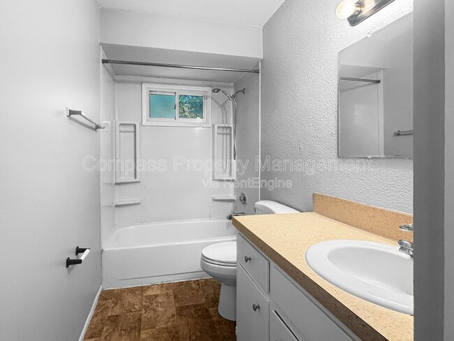 Photo - 1433 Beckwith View Ave NE