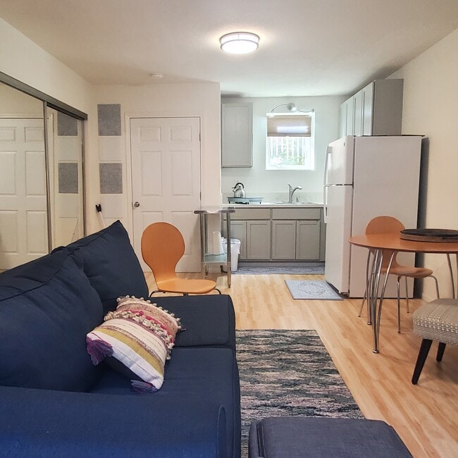 Main Room view from Entrance - 301 N Francisca Ave Unit Lower
