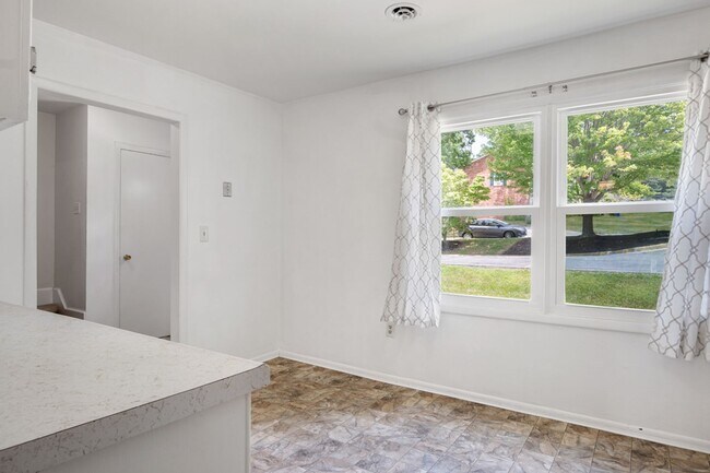 Photo - 3 to 4 Bed/3 1/2 Bath. Pet friendly. Reserved Parking