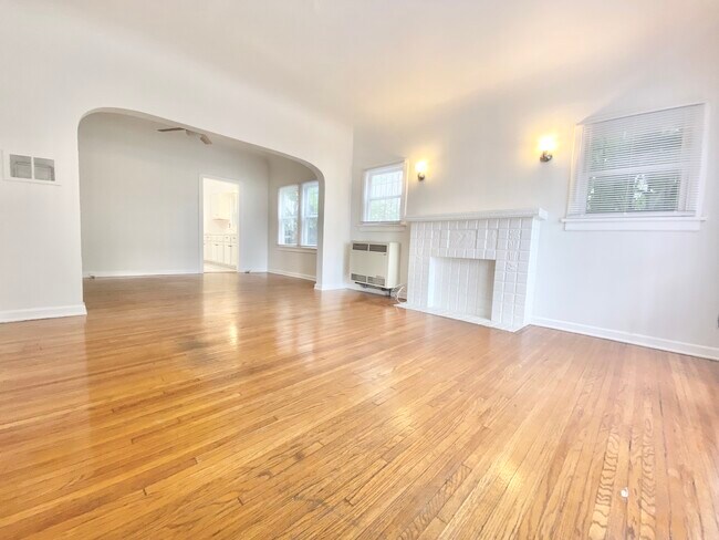 Photo - 506 N Genesee Ave