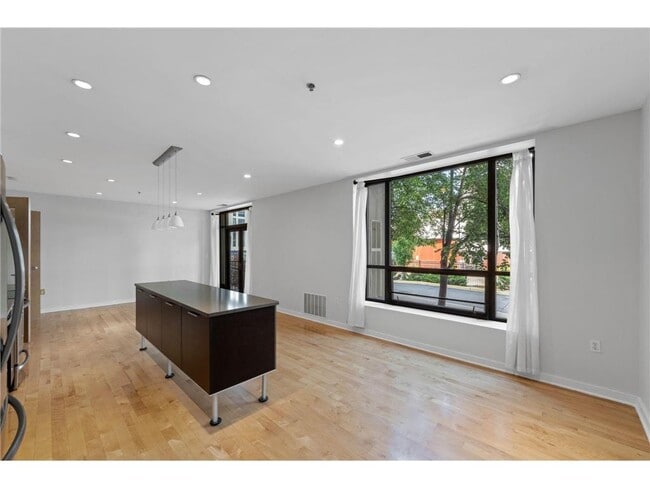 Photo - 3104 W Lake St Unidad 104