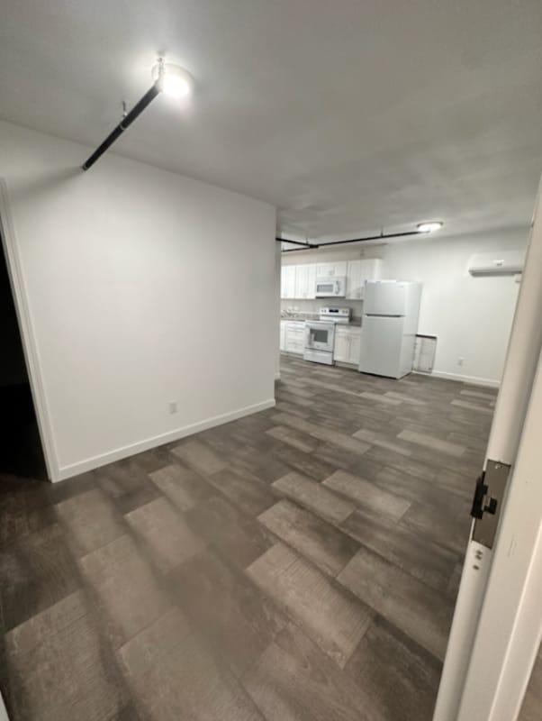 Building Photo - 1120 Montana St