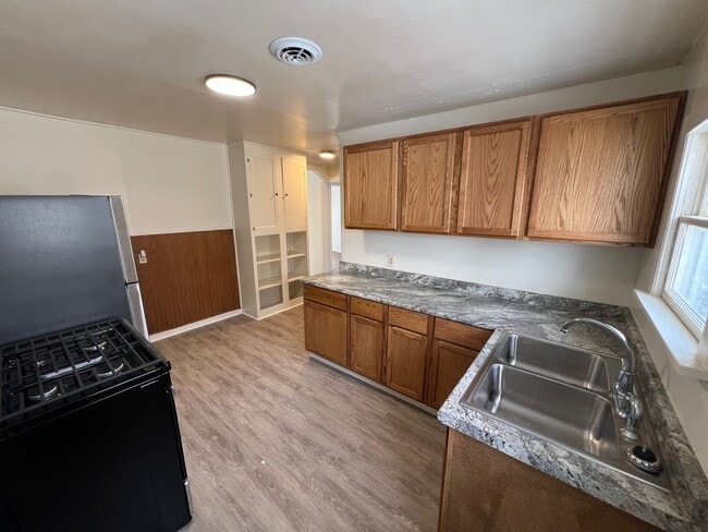 Photo - 332 W 17th St Unit 2