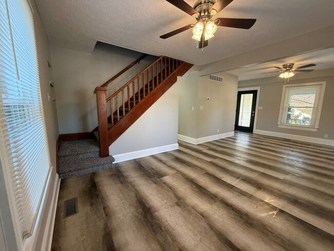 Dining room - 8 Beveridge St