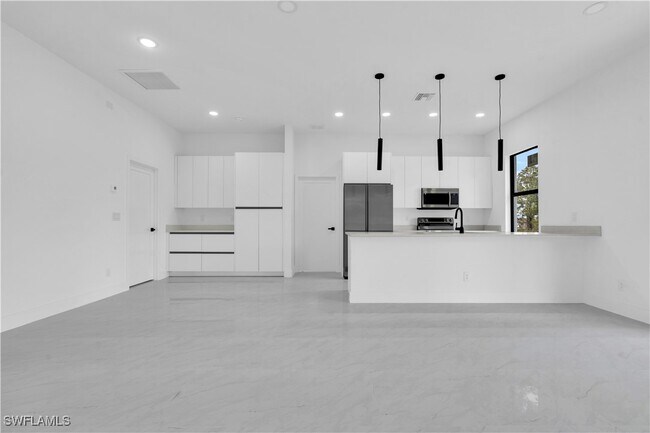 Photo - 2700 42nd St W