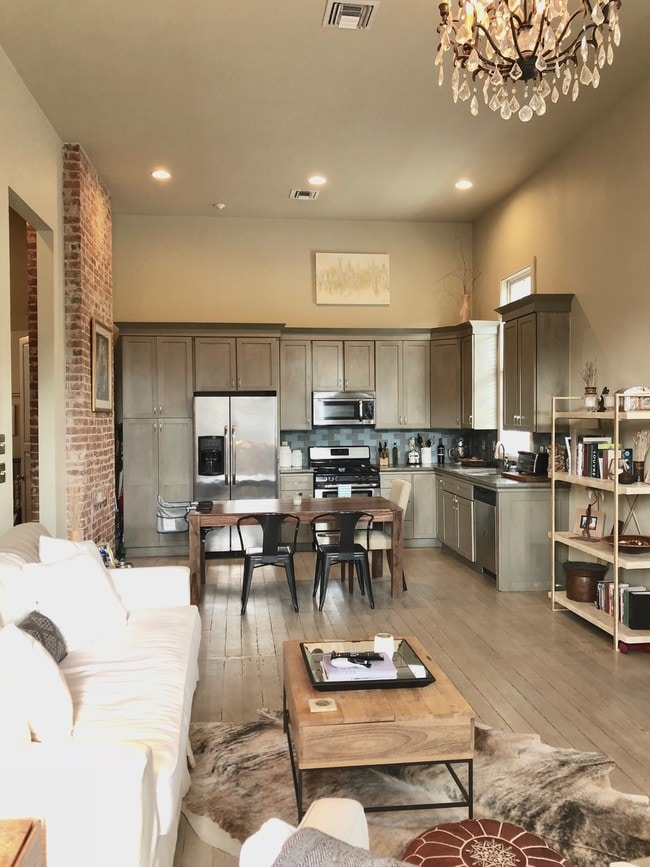 Building Photo - 1305 Peniston St Unit 1305