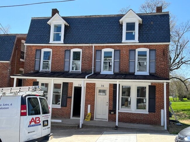 Building Photo - 36 N Lee St