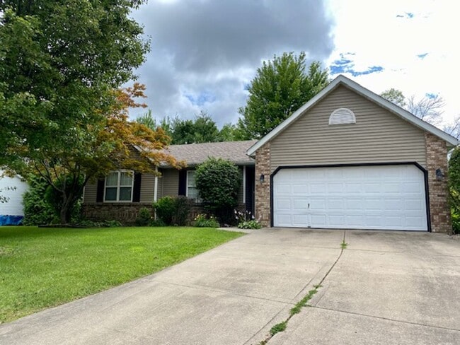 Three Bedroom Home w/ 2.5 Baths and 2 Car ... - Three Bedroom Home w/ 2.5 Baths and 2 Car ...