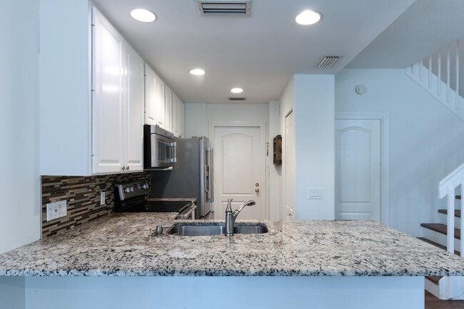 Photo - 340 Jacaranda Dr