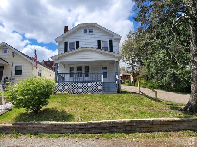 Building Photo - 3 Bedroom - Castle Shannon Rental