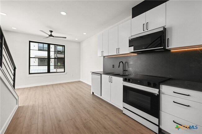 Photo - 634 Central Pkwy Unidad 1201