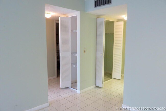 470 Executive Center Dr Unit 2k