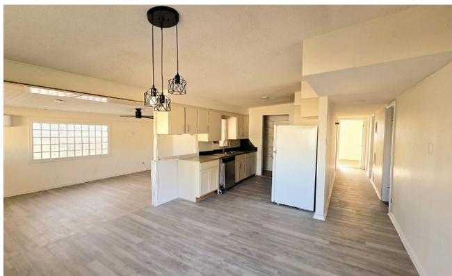 Photo - 2115 Chapman St