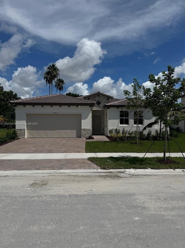 Photo - 2225 SE 30th St