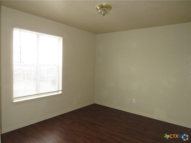 Building Photo - 1602 Dugger Cir Unit A Rental
