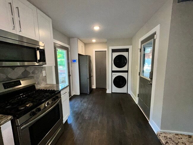 Photo - 1839 Boulderview Dr SE