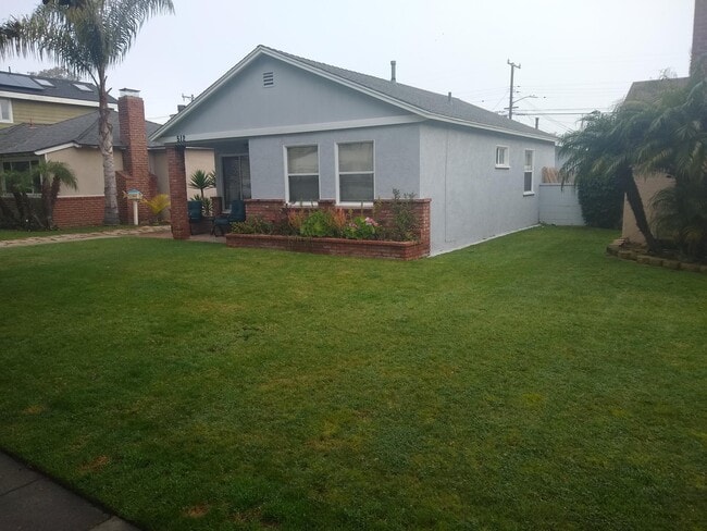 Casa - Vista del lado sur - 512 N Lucia Ave