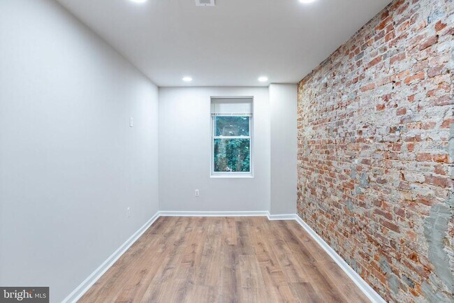 Photo - 836 N 42nd St