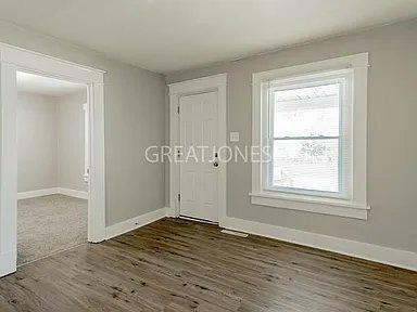 Photo - 1557 Lawton Ave
