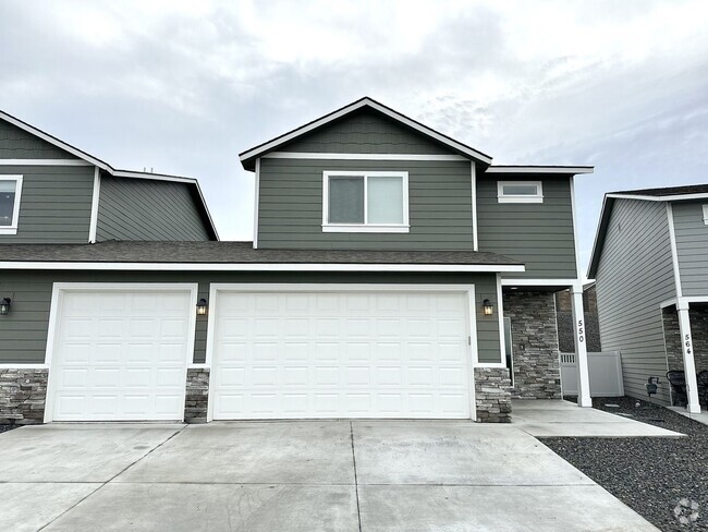 Building Photo - Home In West Richland for Lease!