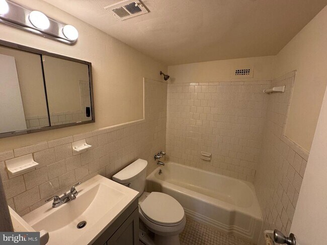 Photo - 5801 Quantrell Ave Unit L9