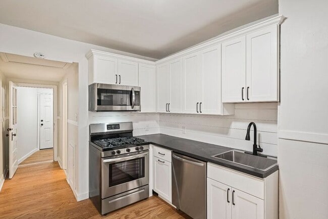 Building Photo - 44 Saratoga Ave Unit 1W Rental