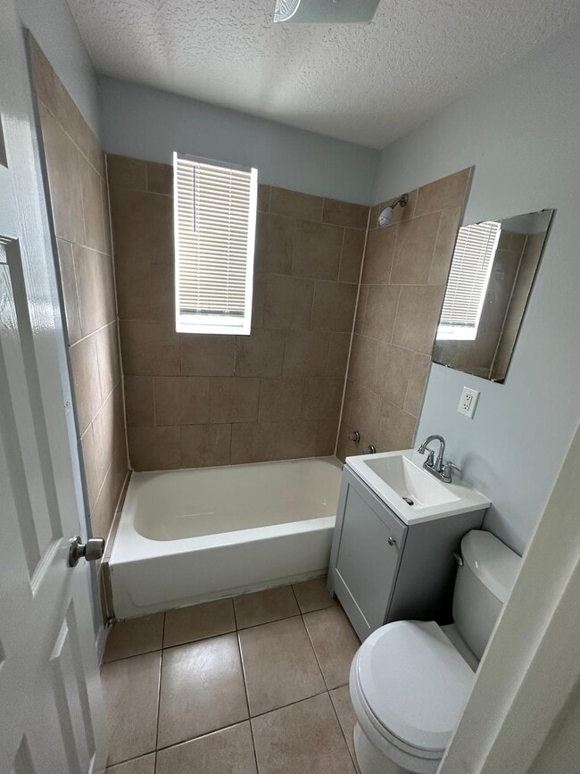 Photo - 1579 W 23rd St Apartamentos Unidad 4