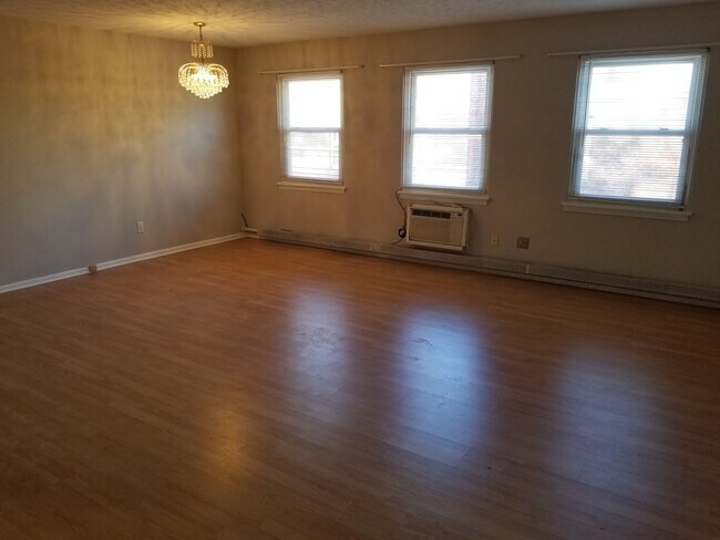 Photo - 13789 Cedar Rd