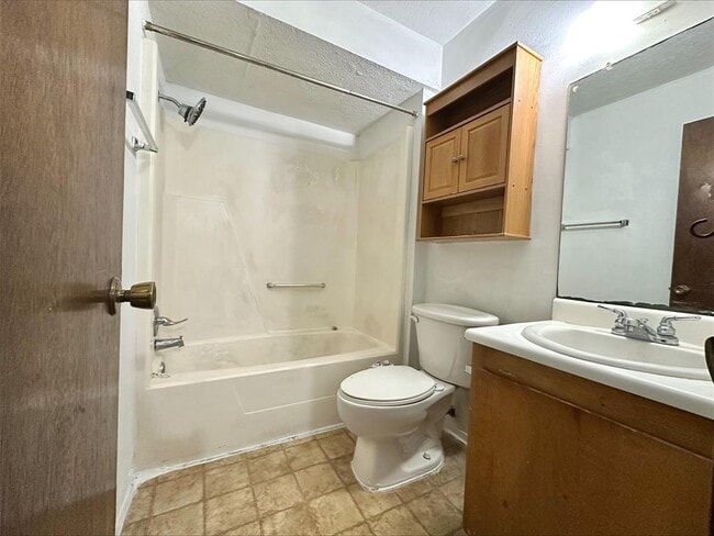 Photo - 302 Calhoun Dr Unit 7