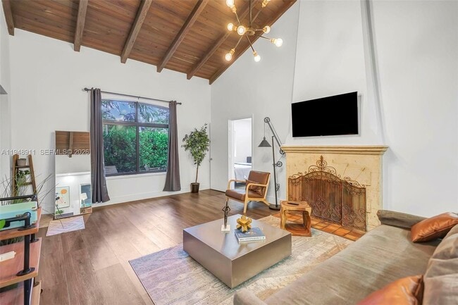 Photo - 870 NE 82nd St