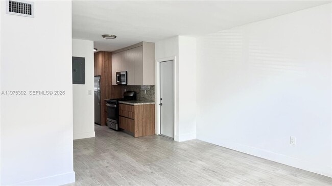 Building Photo - 650 Lenox Ave. Unit 3