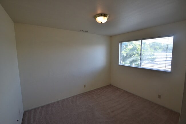 Photo - Awesome 3 Bed 2 Bath Condo Unit in Murray!!!
