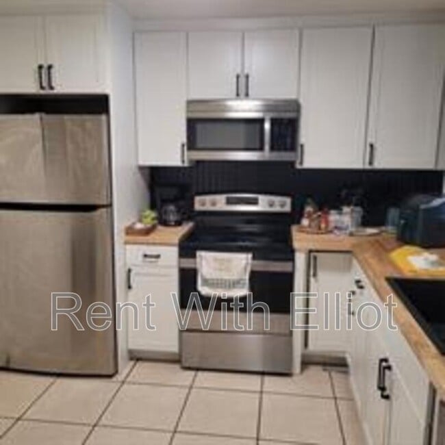 Building Photo - 7173 Orange Dr