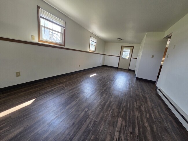 Photo - 324 Joseph St