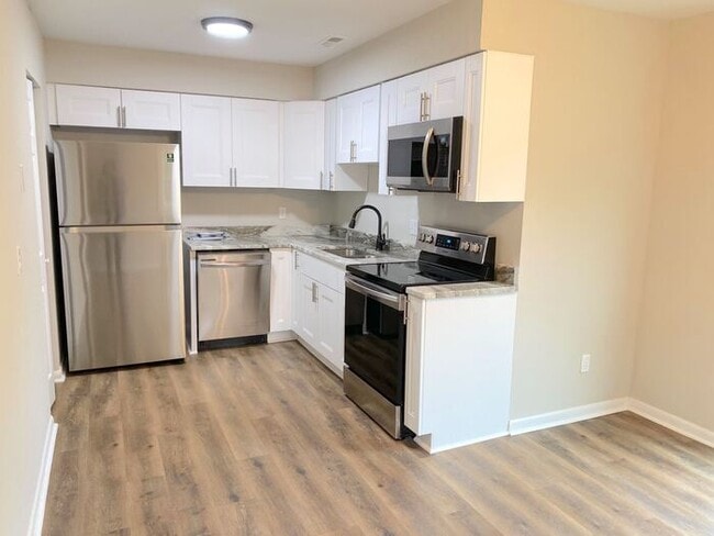 Photo - STUNNING 3 BEDROOM END UNIT TOWNHOUSE just off gate of Little Creek!!